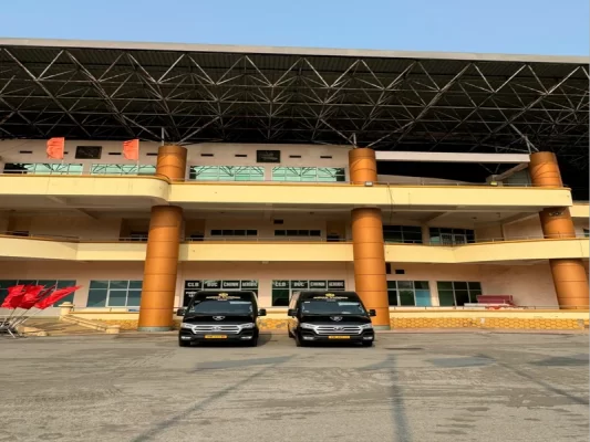 Dịch Vụ Xe Limousine Hà Nội - Việt Trì 11 Chỗ: Sang Trọng, Tiện Nghi, Giá Tốt 3 xe limousine ha noi viet tri 11 cho 3